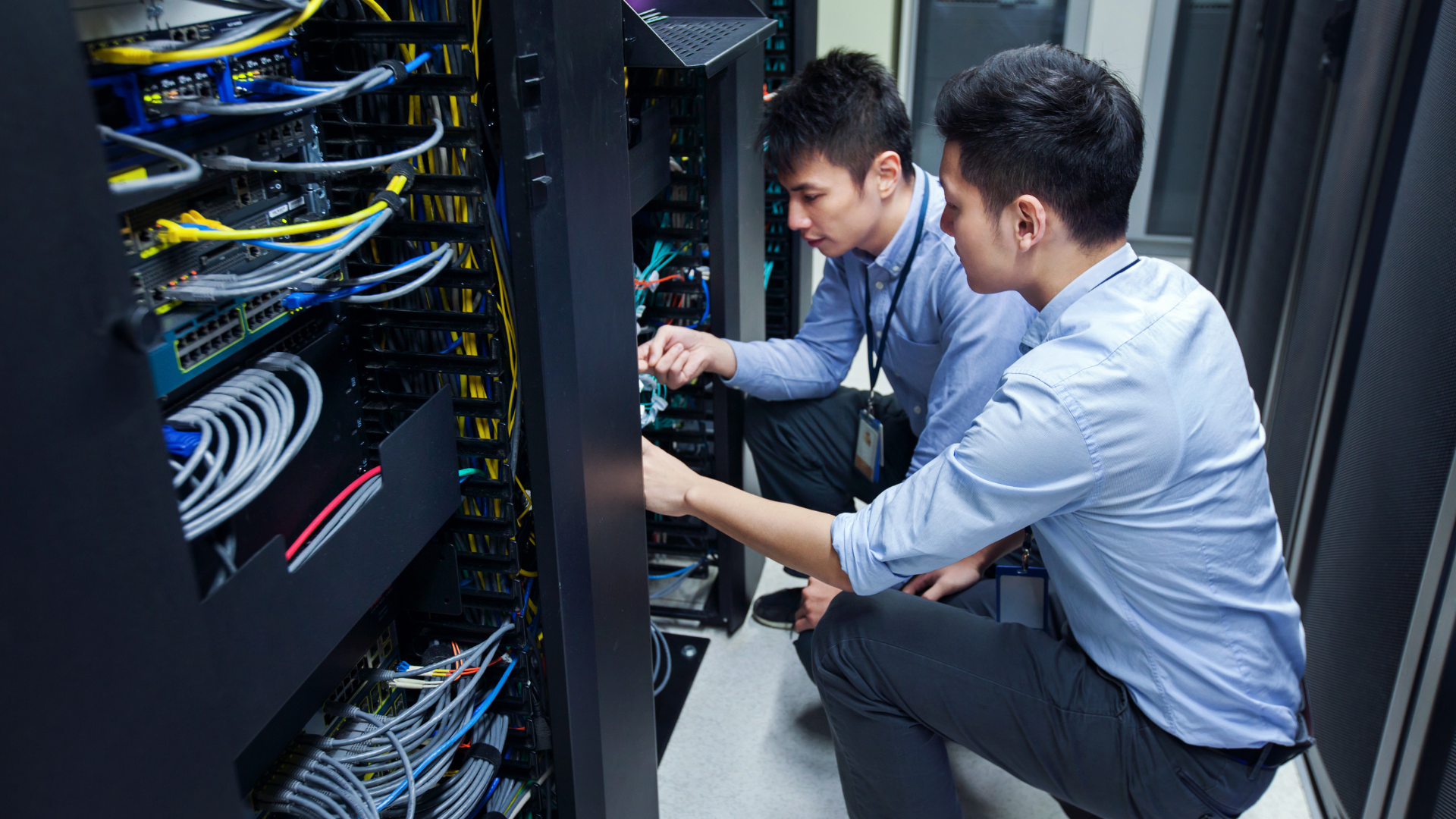 Server maintenance. Data Center Engineer.